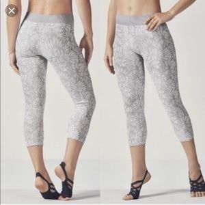 Fabletics Jaquard Seamless Capri Med New w/o Tags